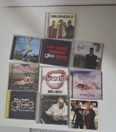 Lote 10 CDS Katy Perry, Panic at the Disco, Fall Out Boy, Glee