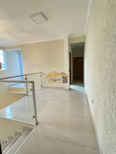 Casa comercial a venda em Osasco com salão e salas já locadas. Renda passiva imediata, loc