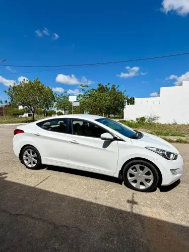 Hyundai Elantra GLS 1.8 16V Aut. 2013