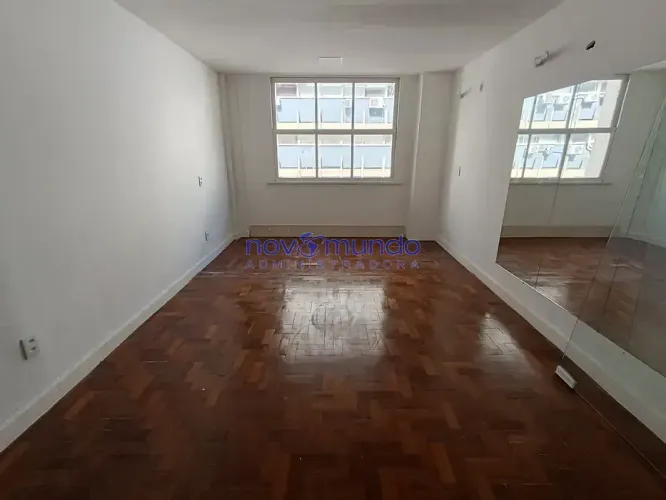 EXCELENTE SALA COMERCIAL EM COPACABANA