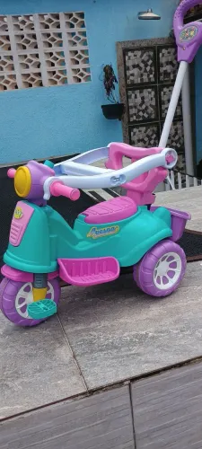 Triciclo infantil com pedal e anel de proteção!