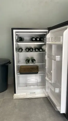 Vende-se frigobar em perfeito estado.
