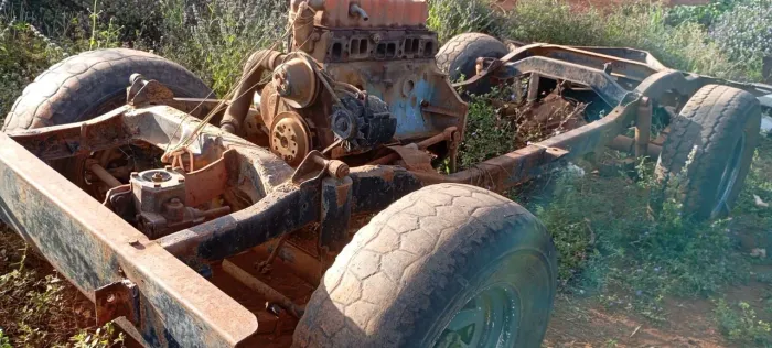 Chassi do jeep wilys com motor do opala 4cc 