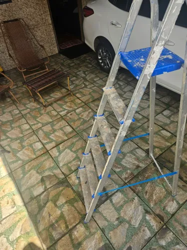 Escada de alumínio 6 degraus