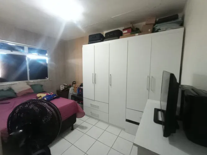 Guarda roupa casal em MDF com 5 portas ...2gavetas ...um porta mala..
