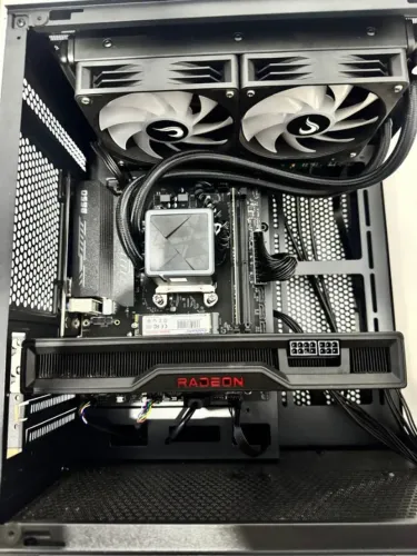 PC Gamer All Black AM5 Ryzen 5 7400F + RX 6750 XT 12GB - Alto Desempenho