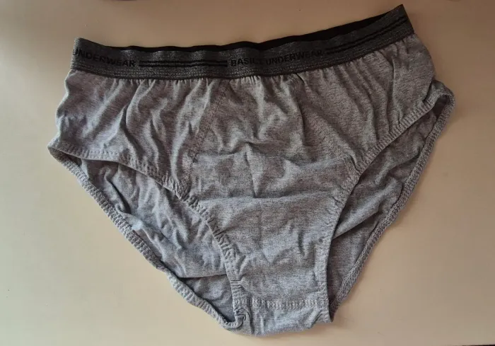 Kit de cuecas, 5 unidades, tamanho G a R$ 50,00.