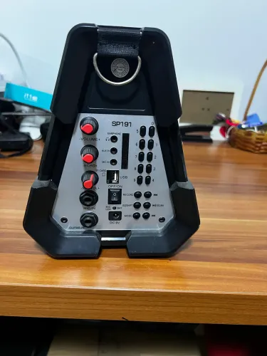 Caixa de Som Amplificada Multilaser SP191 Portátil - Entrada para Microfone e Guitarra