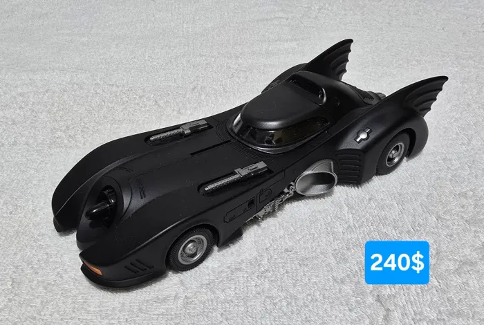 Carrinho miniatura do Batman clássico escala 1/24