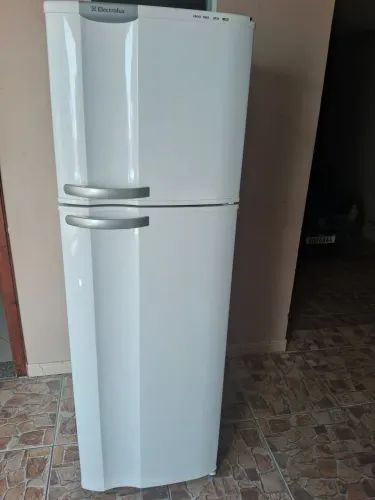 Vendo geladeira electrolux frost free