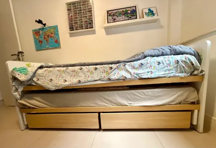 Bi-cama com gavetas 