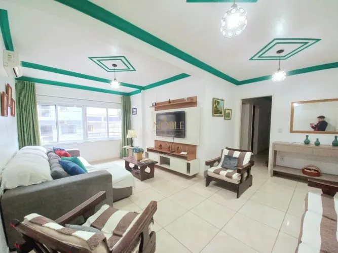 Apartamento 04 dormitórios com dependência de empregada na praça XV