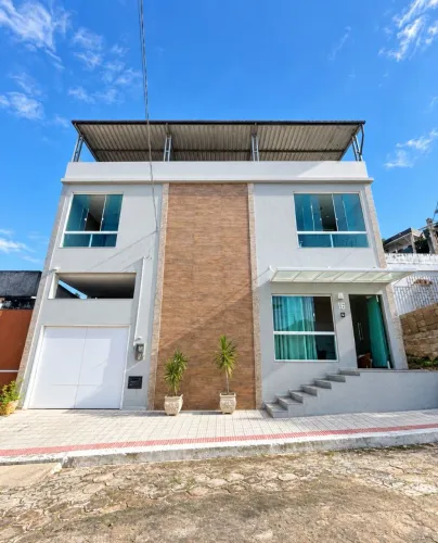 VENDO SUPER CASA COM PISCINA !