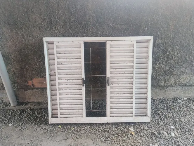 Janela de aço MGM