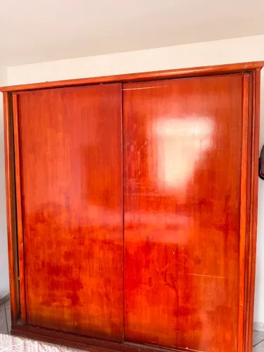 Vendo Guarda-roupa de Madeira Maciça