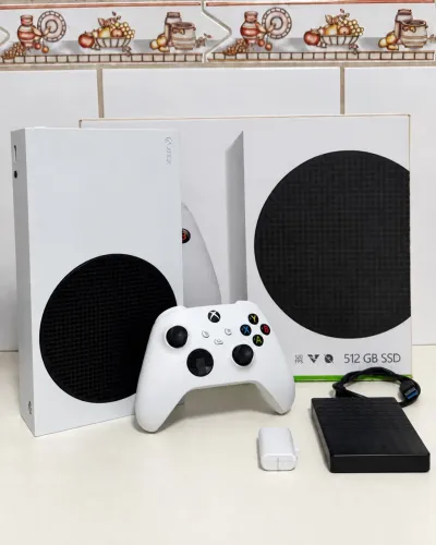 Xbox Series S 512GB + HD Externo 2TB + Bateria + Caixa
