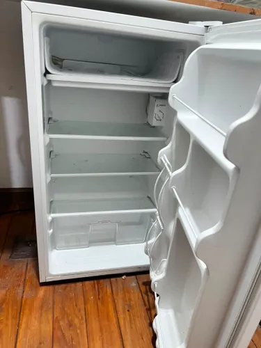 Frigobar semi novo