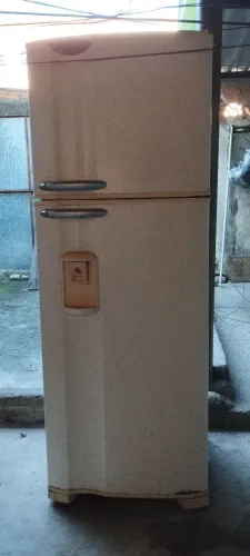 Vendo geladeira Electrolux e fogão Esmaltec (com defeito)