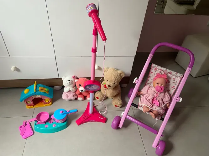 Lote de brinquedos menina