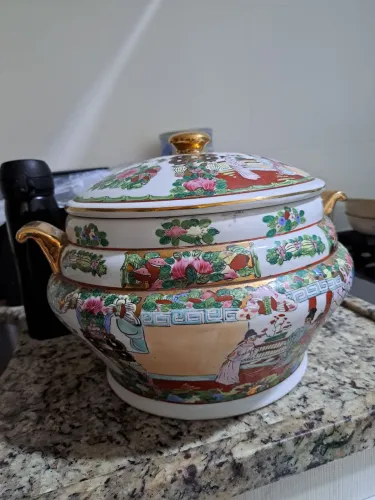 Coleção de porcelana oriental (vaso grande e sopeira)