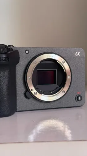 Sony FX30 + lente 16-50 f3.5 + caixa estanque Seafrogs