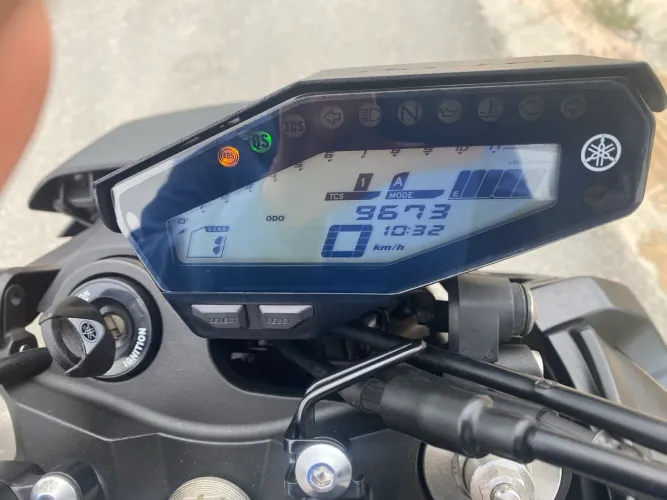 YAMAHA MT900 preta 2025