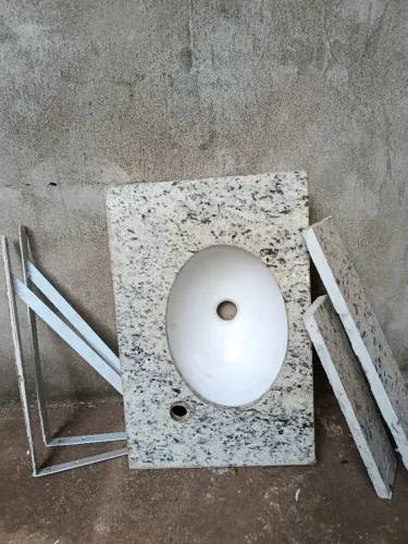 Vendo pia em mármore 60x 40 para Banheiro