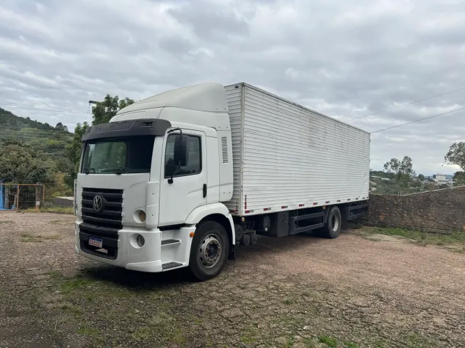 Caminhão baú VW 17-280