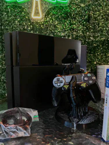 PS4 semi-novo completo