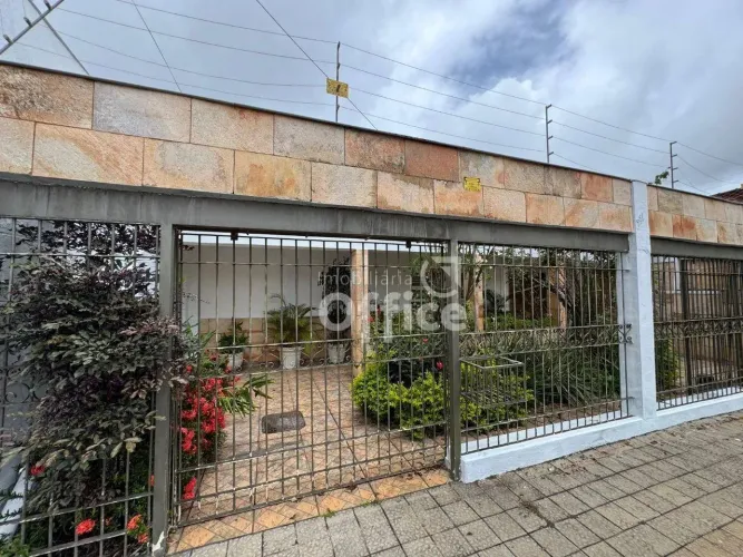 Casa com 5 dormitórios para alugar, 320 m² por R$ 3.500,00/mês - Jundiaí - Anápolis/GO