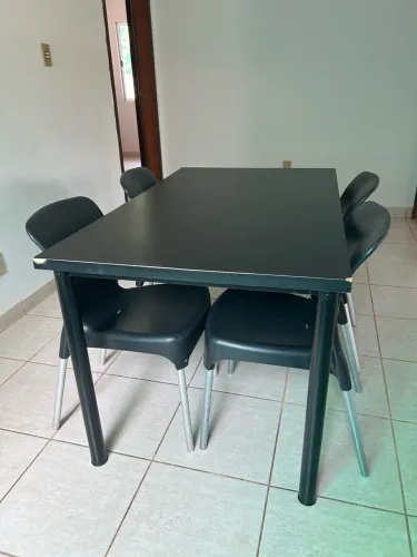 Mesa de jantar 4 lugares com 4 cadeiras