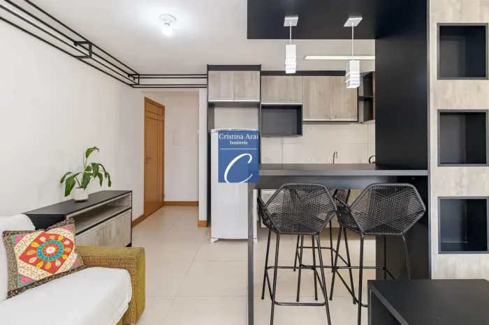 Studio à venda em Curitiba, Centro, com 1 quarto, ampla sacada com churrasqueira, 34,52m²