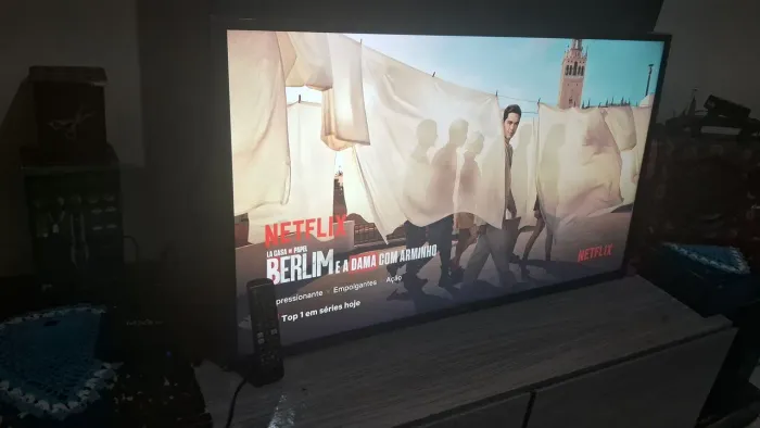 Vendo tv smart 43" samsung full HD pouco tempo de uso !!!