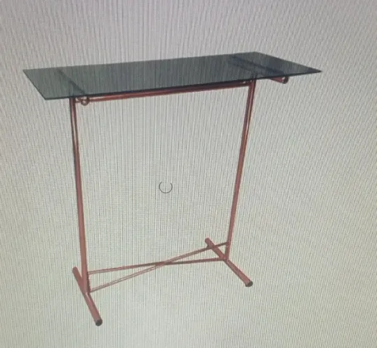 Mesa de centro acompanha vidro