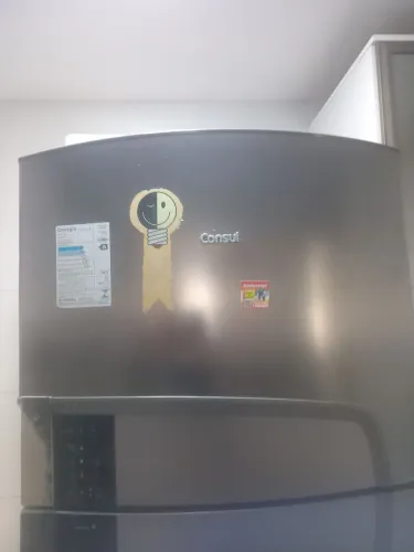 Geladeira consul em perfeita condições de uso, funcionado tudo Frosfry