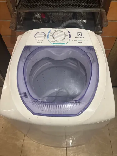 Máquina de lavar roupas Electrolux 6kg - usada