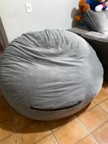 Puff cinza gigante com enchimento 