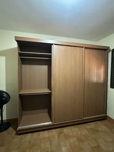 Guarda-Roupa de Casal Grande 3 Portas de Correr + 4 Gavetas