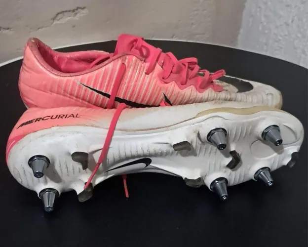 Chuteira Profissional NIKE MERCURIAL
