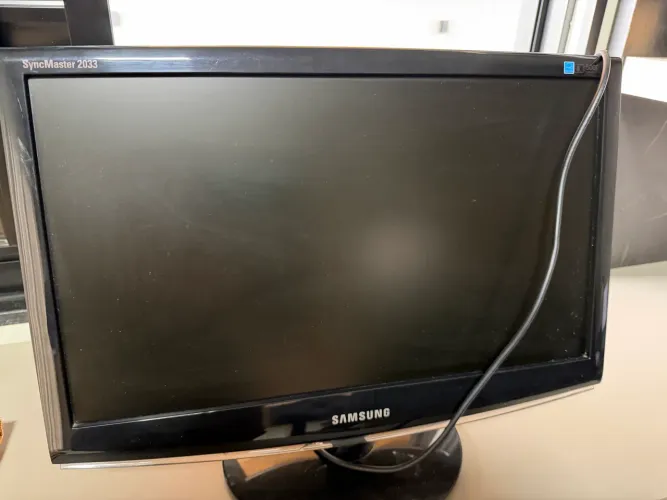 Combo Monitores Samsung SyncMaster 2033 LCD / LED Philips  200V4LSB2/57 