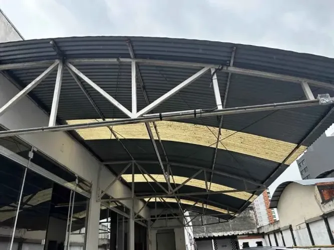 Toldo completo com telha de zinco ondulada 