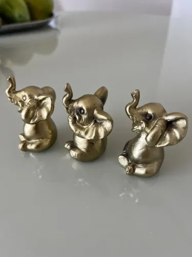 Trio elefante cego, surdo e mudo