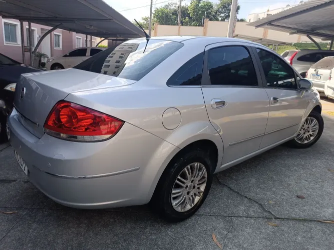 Fiat Linea 1.9/ HLX 1.9/ 1.8 Flex 16V 4P 2010