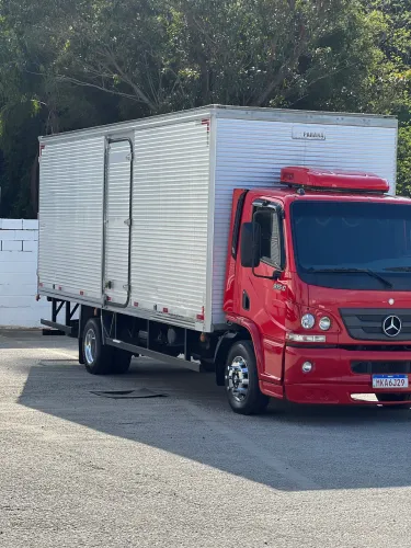 Fretes transportes e mudanças caminhão baú 6 metros 
