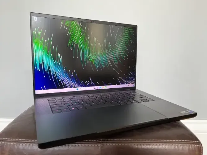 Razer Blade 16 RTX 4090 | i9-13950HX | 64GB RAM | SSD 2TB | Estado de Novo