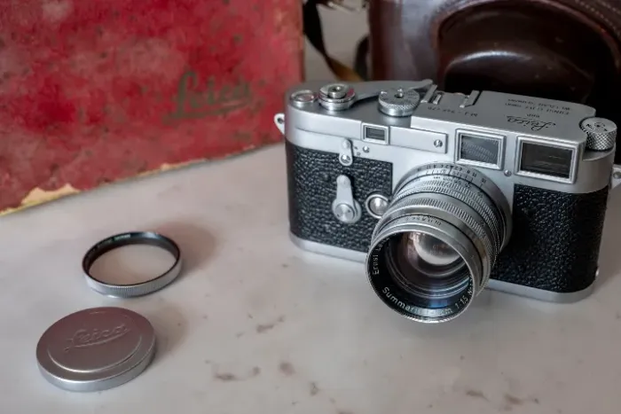 Leica M3 + Leitz Summarit 50mm f/1.5 - com estojo, caixa originais e acessórios