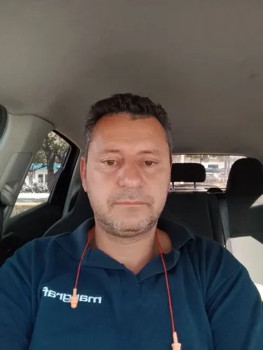 Se vc estiver precisando de motorista categoria D estou a disposição pra viajar 
