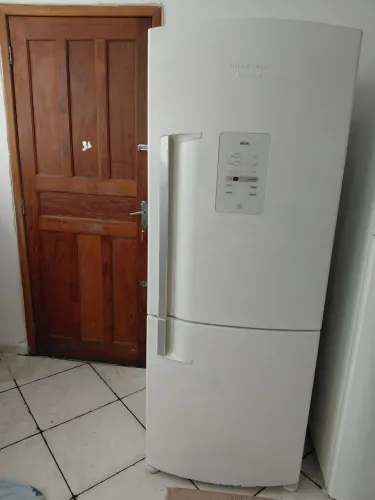 Vendo ou troco Geladeira por tv