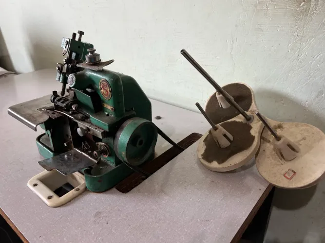 Máquina de costura overloque industrial