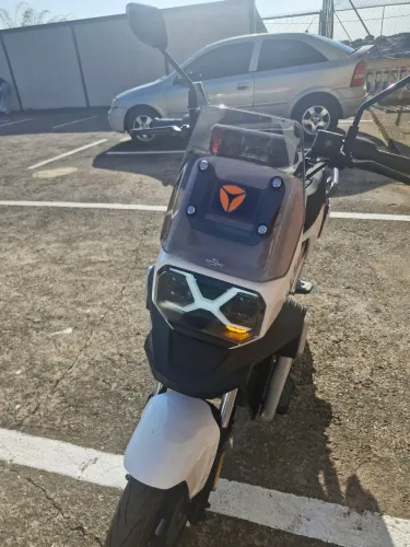 Scooter Elétrica Yadea GFX6 Branca